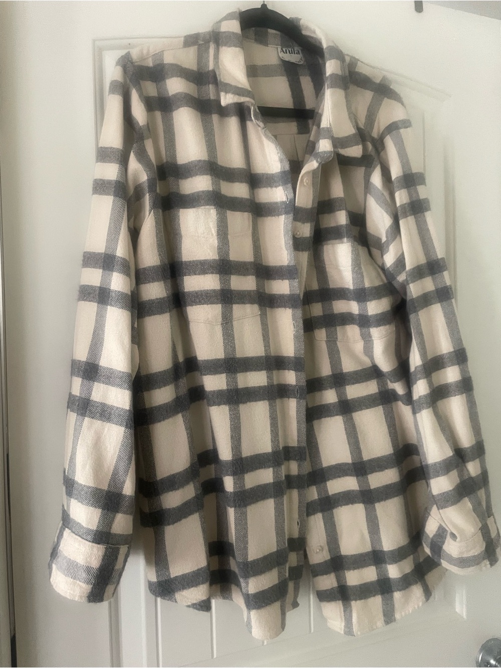 Arula Plaid Flannel Button-Up Shacket in Cream and Gray